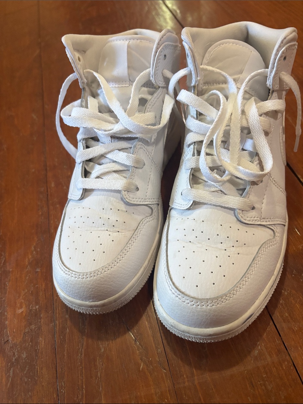 Women’s 8 Jordan Classic High-Top Sneakers - White